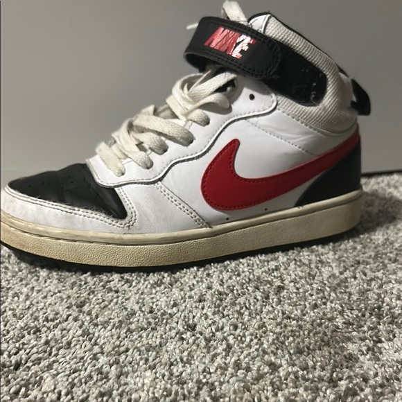 Nike High-Tops - Picture 2 of 5